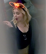 Chloe-Moretz-in-Shorts-at-Disneyland--21-662x994.jpg