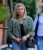 Chloe-Moretz-in-Skinny-Jeans--03-662x662.jpg