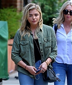 Chloe-Moretz-in-Skinny-Jeans--10-662x662.jpg