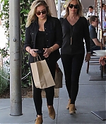 Chloe-Moretz-on-a-lunch-in-Beverly-Hills--06-662x992.jpg