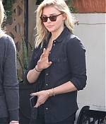 Chloe-Moretz-on-a-lunch-in-Beverly-Hills--07-662x993.jpg