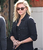 Chloe-Moretz-on-a-lunch-in-Beverly-Hills--13-662x993.jpg