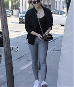 chloe_283729~10.jpg