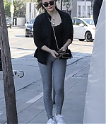 chloe_284029~9.jpg